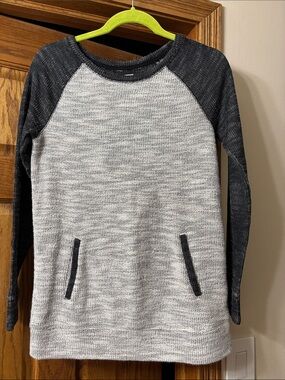 Lou & Grey Two-Tone Raglan Pullover Sweater - Light Gray and Charcoal